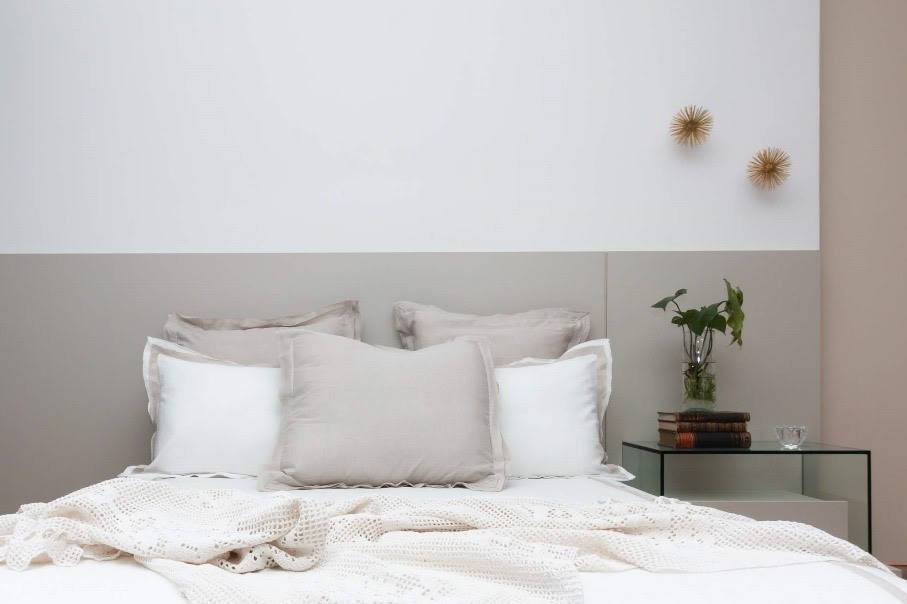  Brancos e cinzas são ideais para quartos neutros (foto: Patrícia Maia) 