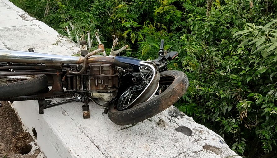 Jovem desaparece após sofrer acidente de moto em ponte no PR