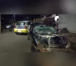 Carro ficou destruído após condutor embriagado bater em muro
