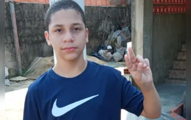Adolescente de 13 anos morre após ser atacado por alunos em escola