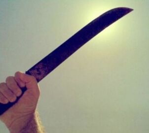 Homem é preso após ameaçar esposa e filhos com facão, em Faxinal - TNOnline