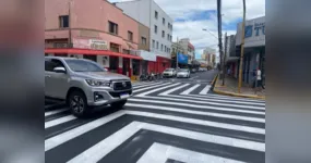 Prefeitura inova em faixa de pedestres na Rua Ponta Grossa