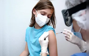 Crianças que tomaram vacina de adulto devem ser monitoradas
