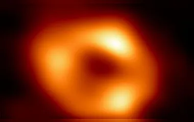 Astrônomos divulgam 1ª imagem de buraco negro da Via Láctea