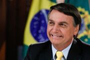 'Parabéns a vocês que não se mostraram frouxos', diz Bolsonaro citando covid-19