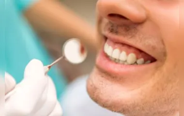 Pessoas que contraíram Covid-19 relatam perda de dentes após a infecção
