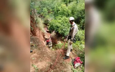 Homem morre após cair de ribanceira de 15 metros de altura no Paraná