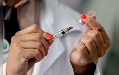 Crescem relatos de 'fura-filas' na vacinação; MP apura denúncias