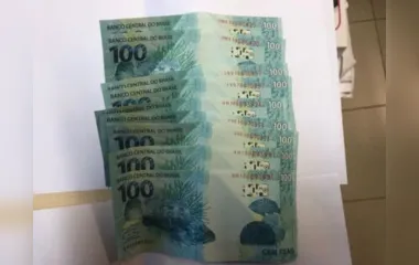 PF prende mulher com notas de R$100 falsas em Arapongas