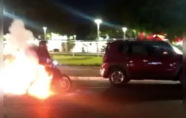 Moto pega fogo em comemoração de título do São Paulo