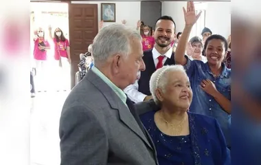 Idosa de 74 anos se apaixona em asilo e se casa pela 1ª vez
