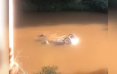 Motorista perde o controle, cai em rio e morre na PR-082