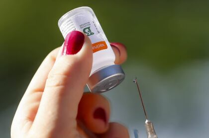 Governo vai vacinar crianças, mas exigirá prescrição médica