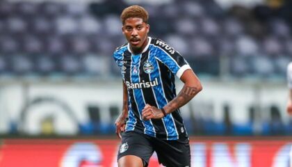 Grêmio anuncia afastamento de sete jogadores