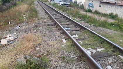 Jovem morre atropelado por trem em Curitiba