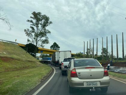 Obras na rodovia geram congestionamento em Apucarana