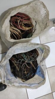 Homens são presos com 80 kg de fios de cobre em Apucarana