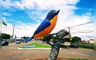 Gaturamo: Arapongas ganha mais uma escultura de pássaro