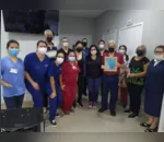 Paciente termina sessões de radioterapia e agradece equipe