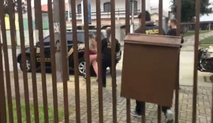 Agentes da PF prenderam mulher suspeita de aliciar brasileiros presos na Tailândia