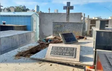 Funcionários do local encontraram o túmulo revirado e acionaram a Polícia Militar e os familiares do falecido