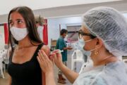Apucarana vacina 1,5 mil pessoas contra a Covid no final de semana