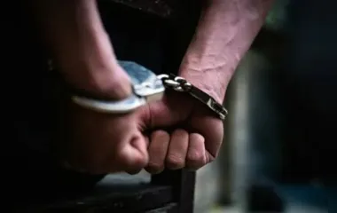 O homem foi preso e encaminhado até a Cadeia Pública de Arapongas