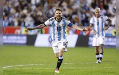 Em sua "eleição", o argentino Lionel Messi é o melhor de todos, seguido pelo compatriota Diego Maradona