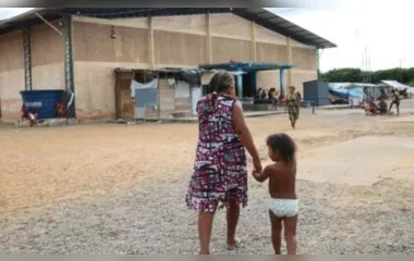Abrigo desativado pela Operação Acolhida continua ocupado pelos indígenas venezuelanos da etnia Warao.