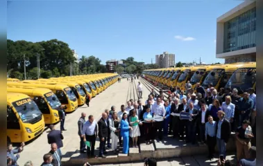 Governo entrega mais 173 ônibus escolares para os municípios