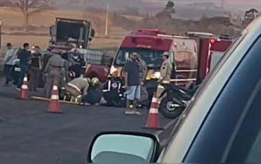 Homem fica ferido em colisão entre moto e carro em Ivaiporã