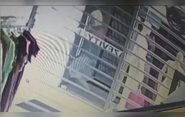 Câmera registrou tentativa de furto em loja do centro da cidade