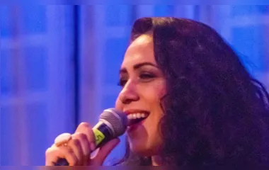 Cantora palestina conta trajetória como refugiada no Brasil