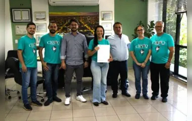 Representantes do grupo teatral foi até a prefeitura de Arapongas para anuncio do decreto