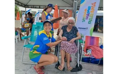 Dona Luiza, de 101 anos, também entrou no mar
