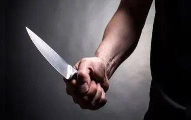 O suspeito estava com uma faca e ameaçou a vítima