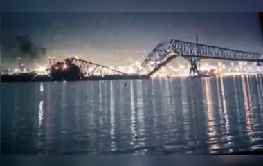 Ponte é atingida por navio e desaba nos EUA; há vítimas desaparecidas