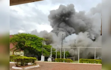 Incêndio em empresa de produtos químicos mobiliza bombeiros em Jandaia