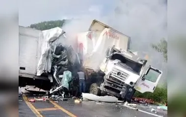 Caminhões se envolveram em grave acidente