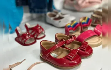 Metade do preço em roupas de verão e sapatos marca bazar da Edhucca