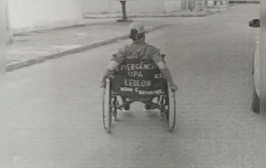 Homem é preso 'dando rolê' com cadeira de rodas furtada de UPA