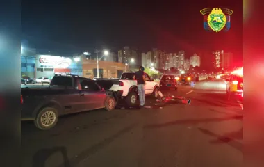 Engavetamento com cinco veículos na PR-445 deixa motociclista ferido