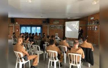 Policiais militares do 10º BPM participam de palestra sobre educação financeira em Apucarana