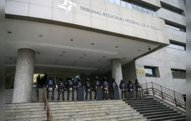 Contrariando o Supremo, TRF-4 mantém condenação de Lula no processo do sítio de Atibaia